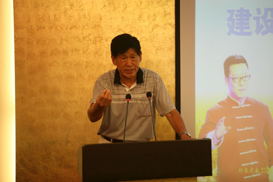 原河南省農業(yè)廳副廳長、現(xiàn)任河南省土壤肥料協(xié)會秘書長肖興貴發(fā)表講話