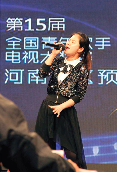 選手們演唱很賣力，要把最好的一面展現(xiàn)給評委