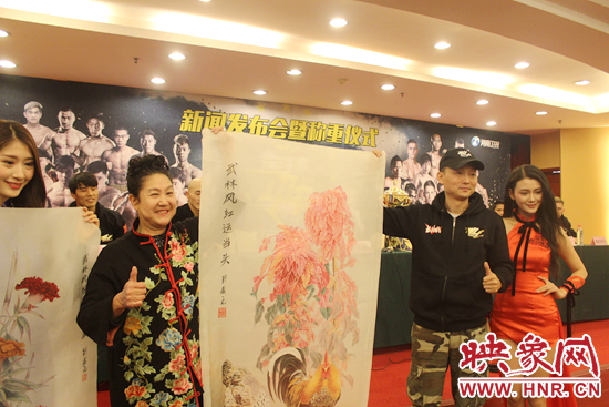 中國畫觀音第一人劉藏元女士現(xiàn)場捐贈畫作