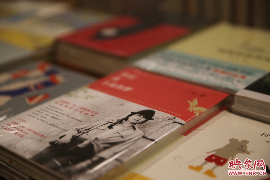 書店內(nèi)的書。